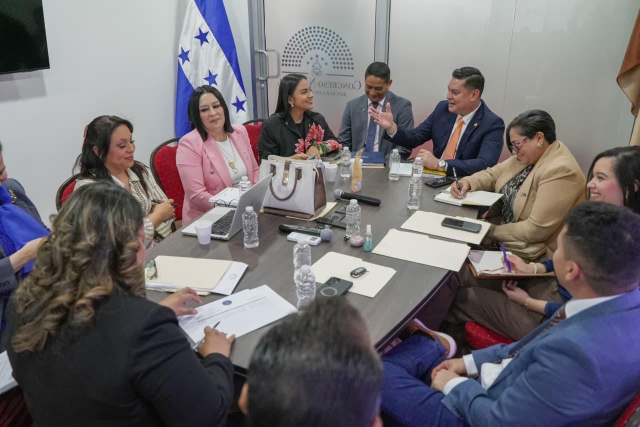 Comisión avanza en diálogo con Educación sobre formación en valores y lectura bíblica